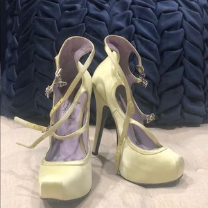 BNWT Vivianne Westwood Anglomania strappy heels